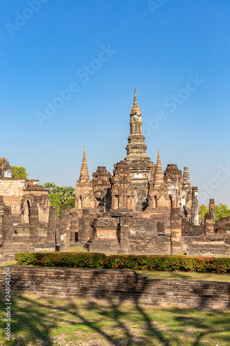 stupas and Prang towers in Wat Mahathat in the Historical Park of Sukhothai, Thailand, Asia © Henning Marquardt