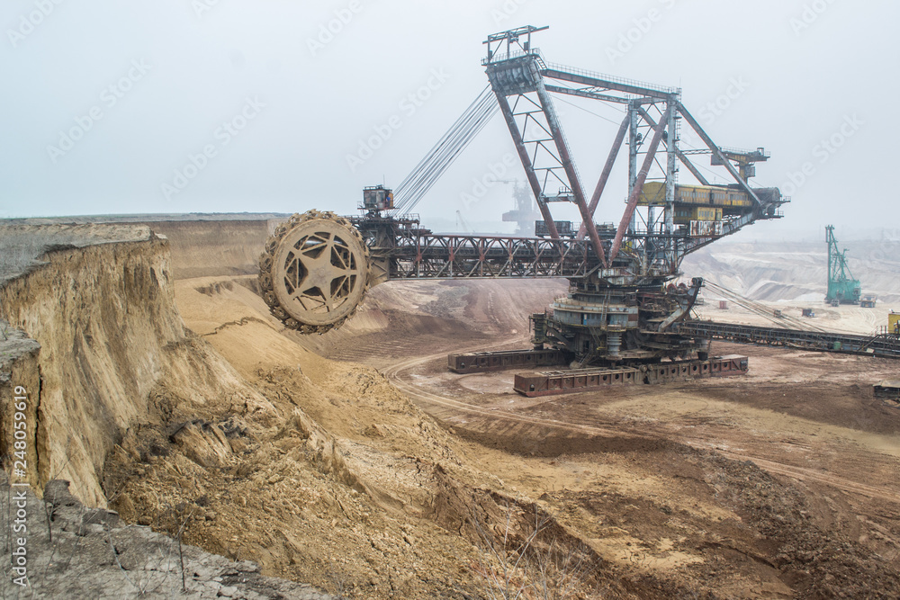 Biggest excavator in the world working, Bagger 228, Ukraine. Big mine, develop mineral resources, excavator digs, metallurgy in Ukraine Biggest excavator in the world working, Bagger 228, Ukraine. Big mine, develop mineral resources, excavator digs, metallurgy in Ukraine