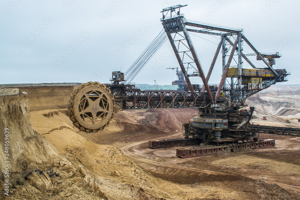 Biggest excavator in the world working, Bagger 228, Ukraine. Big mine, develop mineral resources, excavator digs, metallurgy in Ukraine Biggest excavator in the world working, Bagger 228, Ukraine. Big mine, develop mineral resources, excavator digs, metallurgy in Ukraine