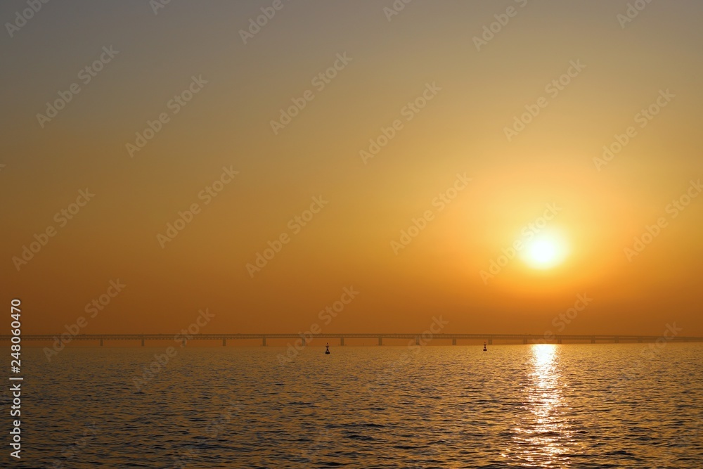 関空連絡橋に沈む夕日