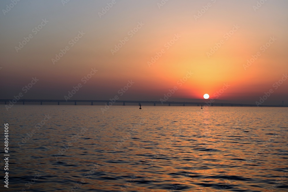 Naklejka premium 関空連絡橋に沈む夕日