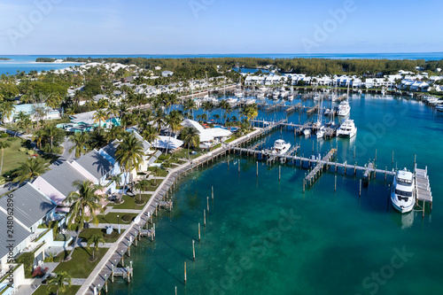 Cuadro en lienzo Treasure Cay Marina Aerial View 1