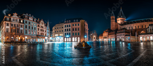 Cuadro en lienzo Panorama Mainzer Marktplatz mit Dom und Markthäusern