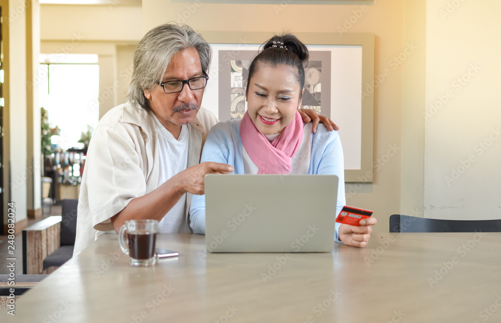 Senior couples studying the use of laptop. concept Senior couples use of laptop for digital online. Senior couples studying the use of laptop. concept Senior couples use of laptop for digital online.