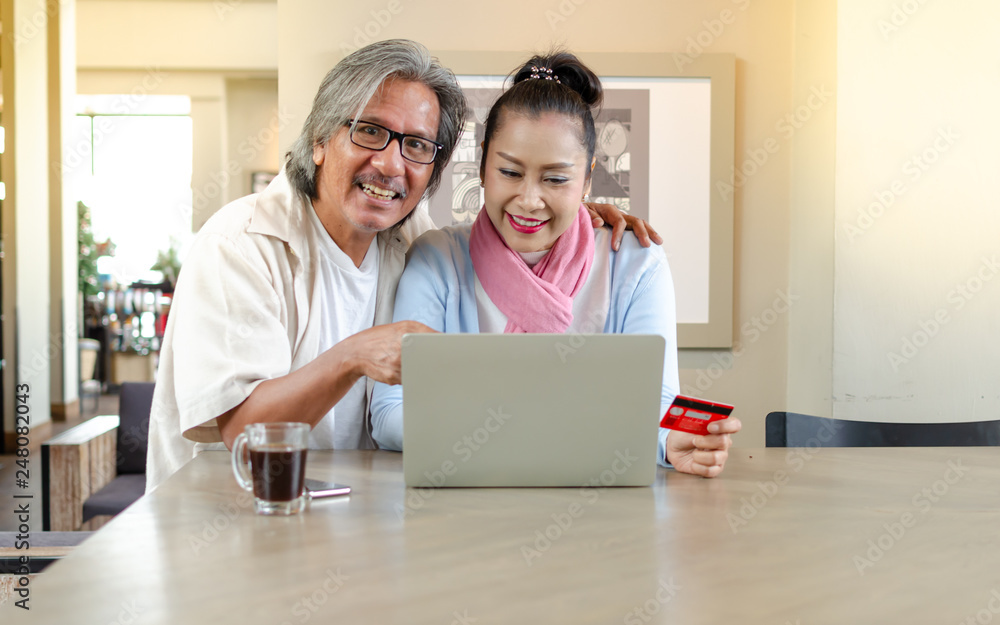 Senior couples studying the use of laptop. concept Senior couples use of laptop for digital online. Senior couples studying the use of laptop. concept Senior couples use of laptop for digital online.