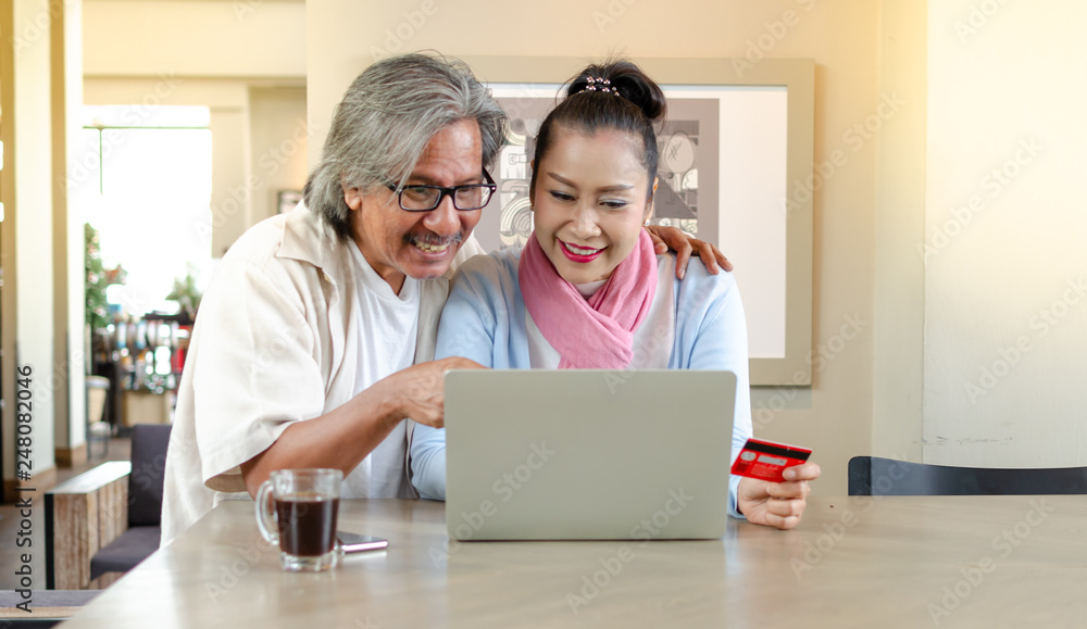 Senior couples studying the use of laptop. concept Senior couples use of laptop for digital online. Senior couples studying the use of laptop. concept Senior couples use of laptop for digital online.