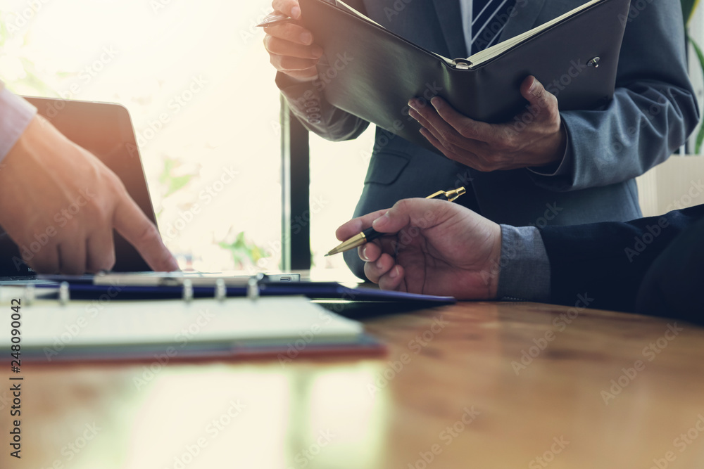 Naklejka premium Business and finance concept of office working,Teamwork of Businessmen discussing investment business plan in office