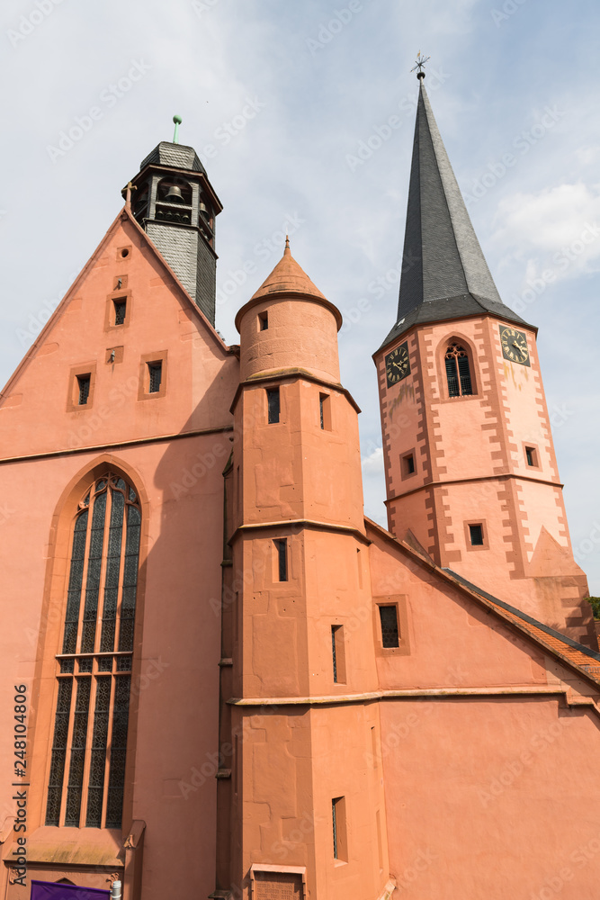 Kirche mit Glockenturm Kirche mit Glockenturm