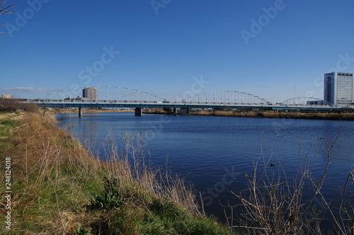 多摩川と多摩川大橋 © ungyo