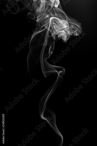 Fototapeta Naklejka Na Ścianę i Meble -  Movement of white smoke on black background