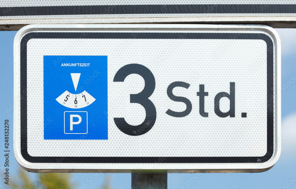 Obraz premium Verkehrsschild Parkplatzschild, parken mit Parkscheibe