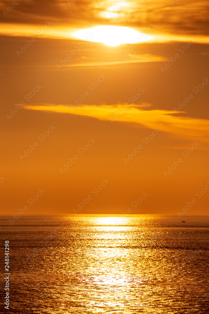 夕陽と海面