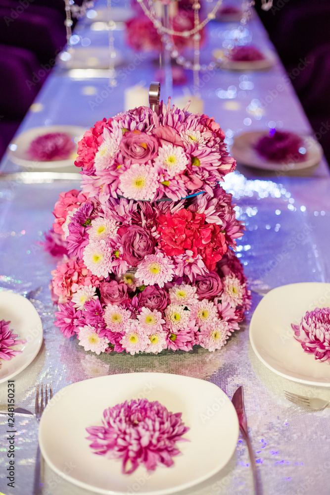 Wedding party table flowers on the table. Pink pions and wite chrysanthemums Wedding party table flowers on the table. Pink pions and wite chrysanthemums