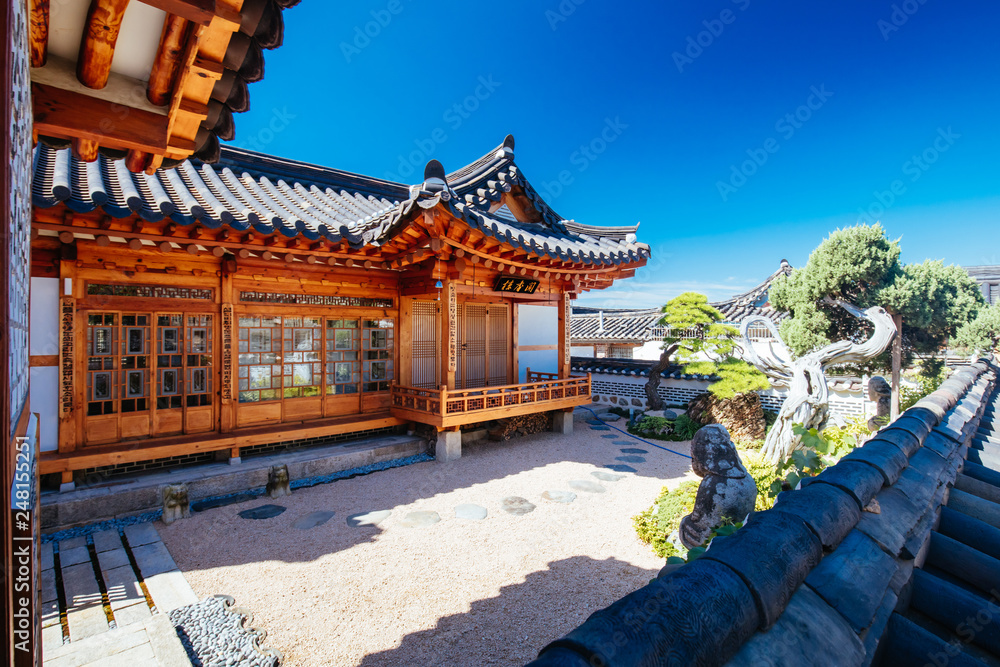 Obraz premium Bukchon Hanok Village in South Korea