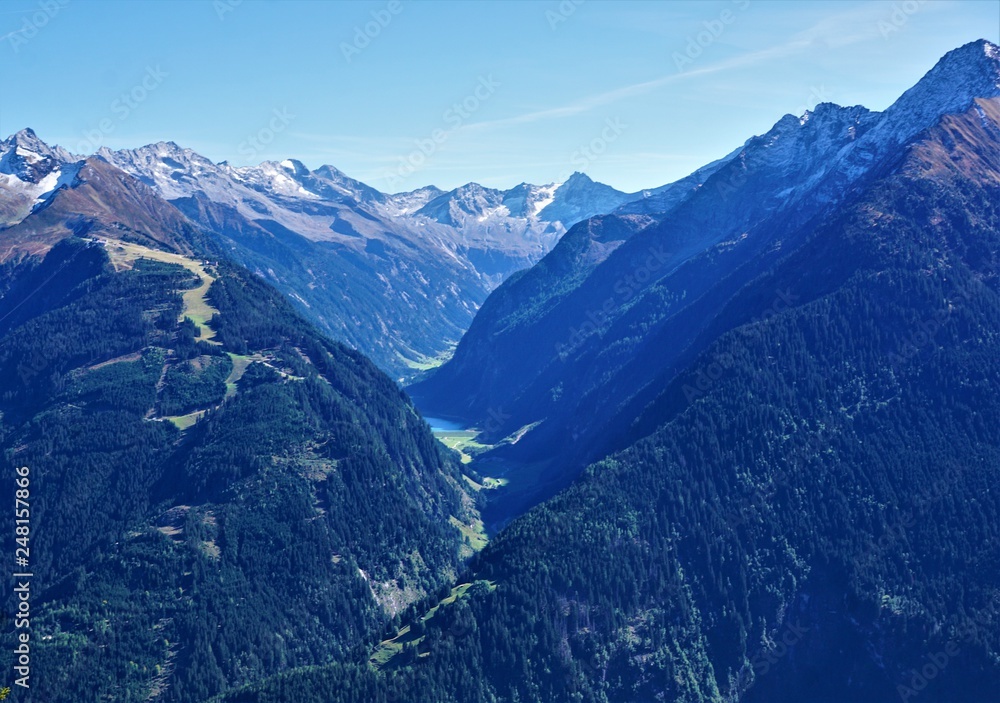Berge in  Zillertal in Österreich 