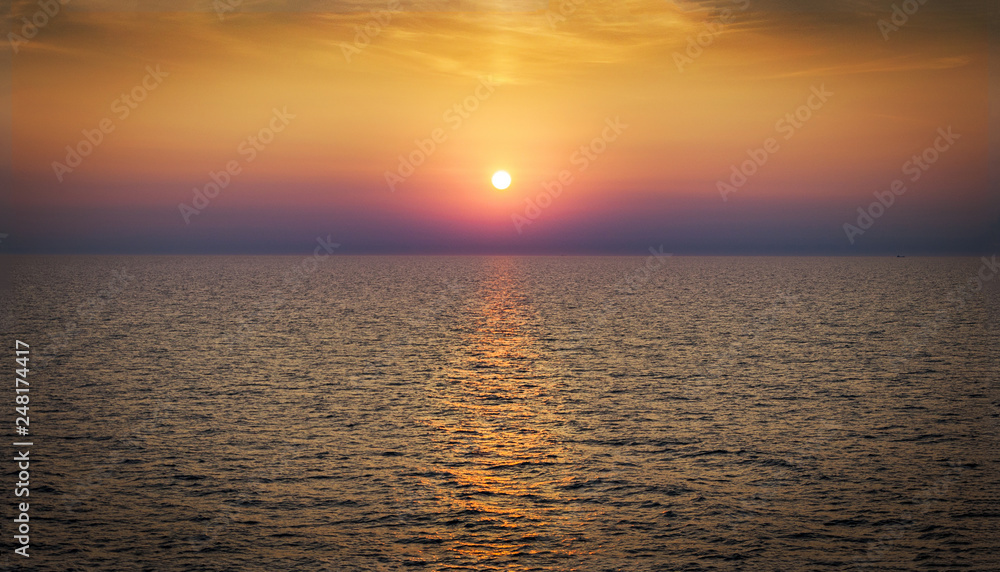 Naklejka premium stunning sunset