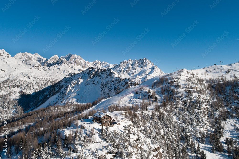 Φωτογραφία Winter landscape, holidays in Valtellina. Italian Alps, Europe.