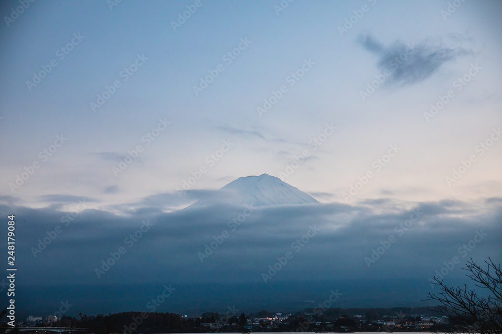Mountain Fuji with blue sky Fuji Five Lakes, Fujikawaguchiko, Yamanashi, Japanan