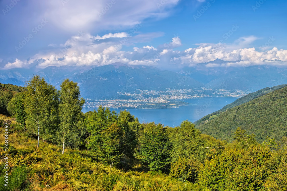 Lago Maggiore und Alpen in Norditalien, nördlicher Teil - Lago Maggiore and Alps in Italy