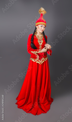 Beautiful kazakh woman in national costume– stock image