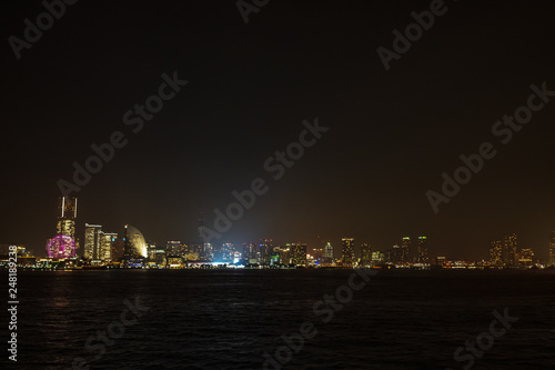 船上から見る横浜の夜景