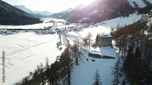 Ruine in einem Bergtal