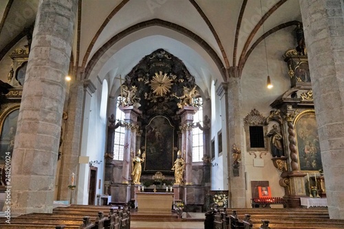 Katholische kirche in grein in österreich © iralex