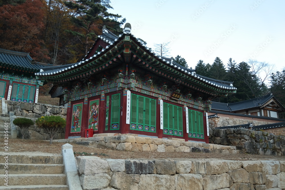 Fototapeta premium Daeseungsa Buddhist Temple