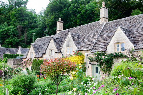 Papier peint traditional Cotswold cottages in England, UK