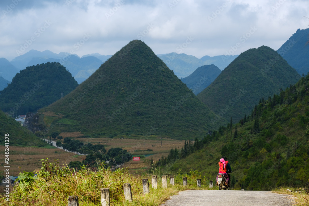 Vietnam, province de Ha Giang, vue sur les collines.