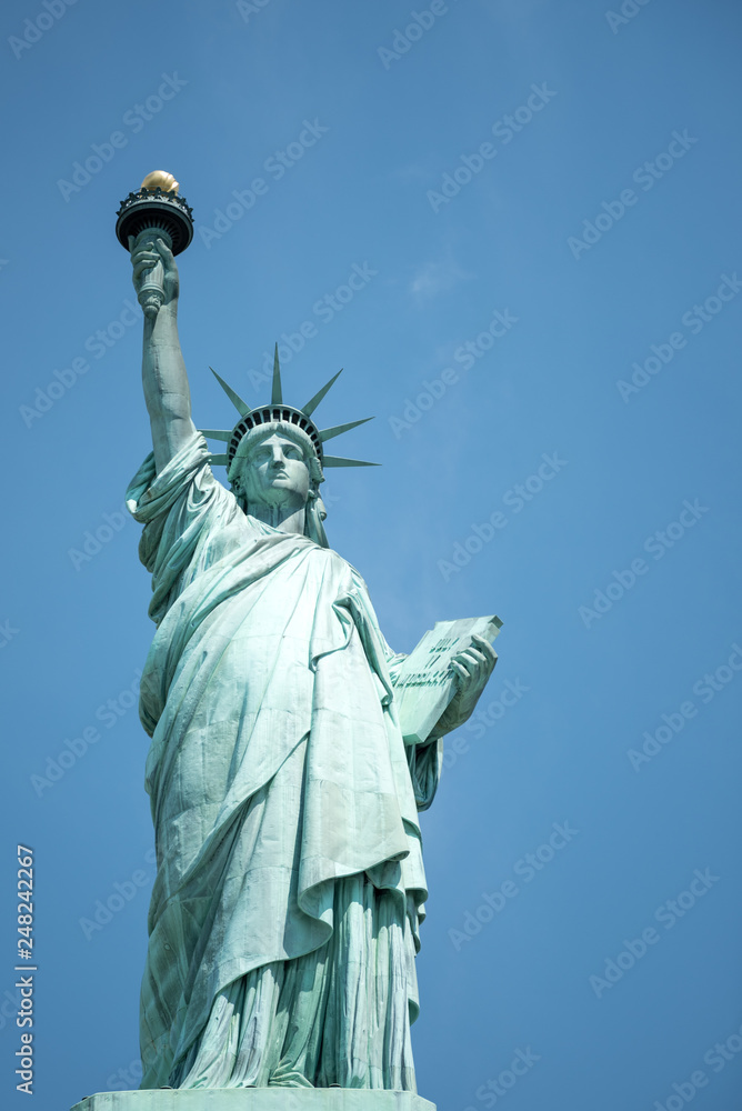 Fototapeta premium The Statue of Liberty isolated against the sky