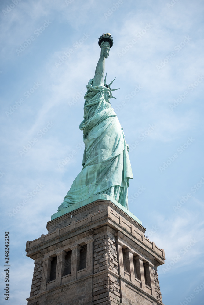 Fototapeta premium The Statue of Liberty isolated against the sky
