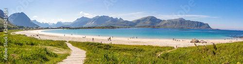 Obraz na płótnie Ramberg beach and mountains in Lofoten in Norway w salonie