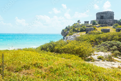 Tulum mayan ruins sea