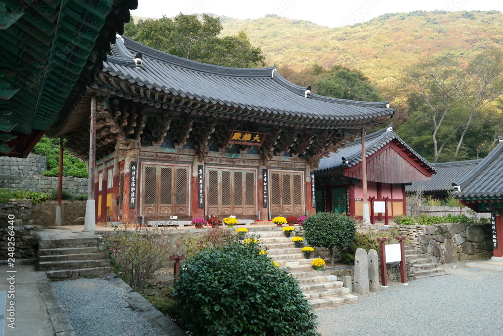Obraz premium Yongmunsa Buddhist Temple