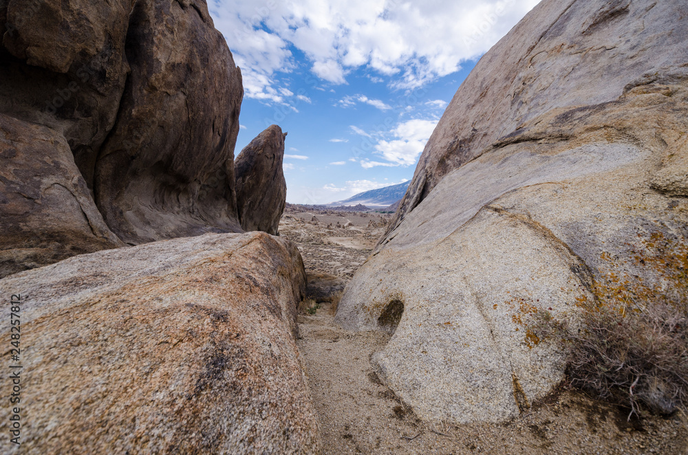 Trail through giant boulders to the Moibus Arch in Alabama Hills California, in the Eastern Sierra Nevada mountains
