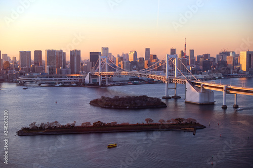 【東京一望】夕暮れのレインボーブリッジ