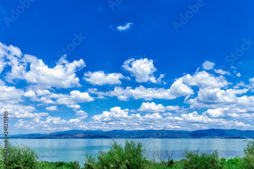 Lago Trasimeno bei Castiglione del Lago in Richtung Passignano  © HeinzWaldukat
