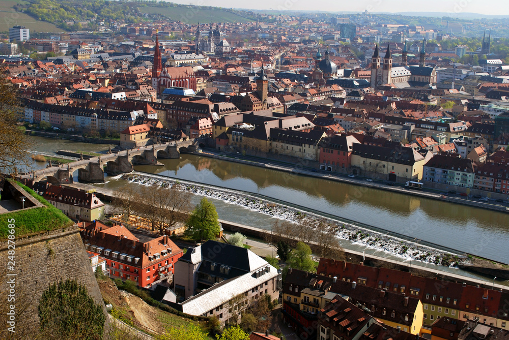 Obraz premium The panorama view of the Wuerzburg old town, Bavaria, Germany
