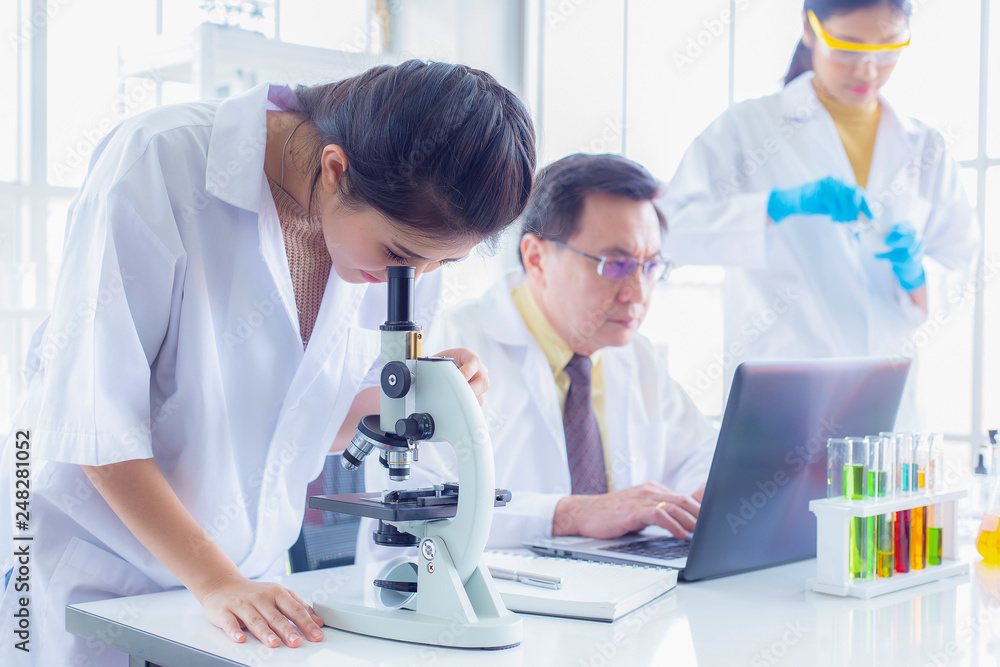 Research teams in health sciences, life sciences and chemistry experiments. Research teams in health sciences, life sciences and chemistry experiments.