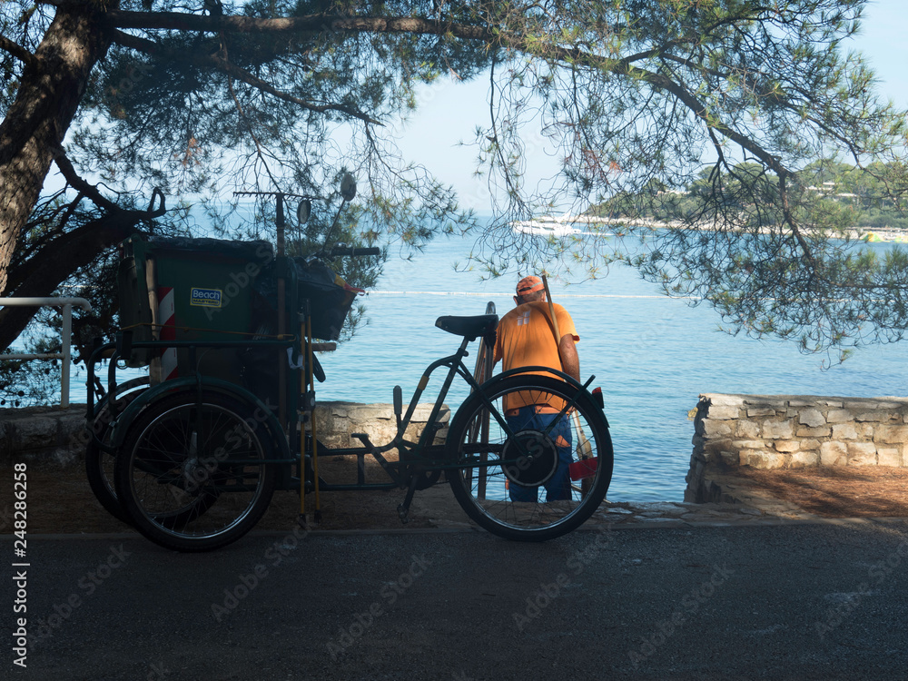 Obraz premium waste disposal by hand