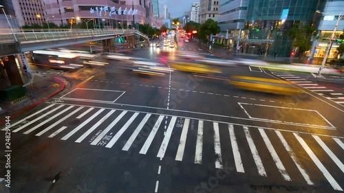 Time lapse traffic at the intersection in the evening