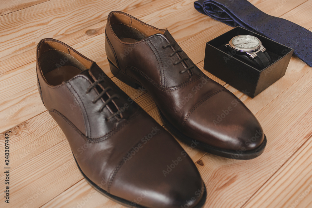 Shoes, tie and watch as accessories to dress elegantly Shoes, tie and watch as accessories to dress elegantly