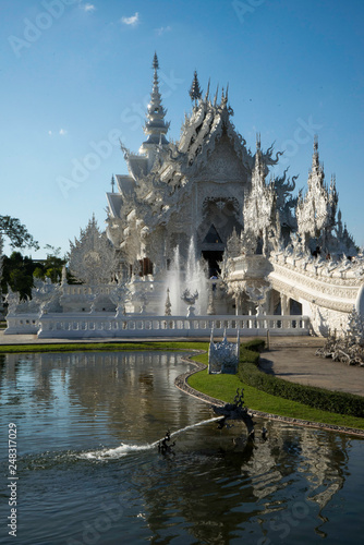 Temple blanc Chaing raï © Phil Jobs