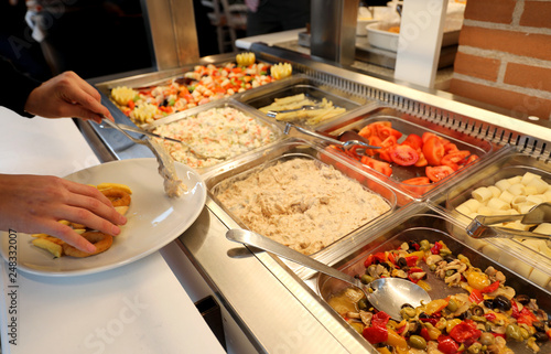 Fotografie self service restaurant with many raw and cooked foods