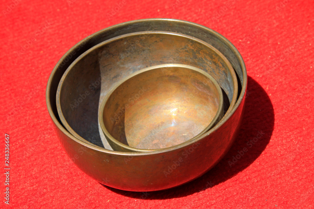 Copper bowl in red velvet Copper bowl in red velvet