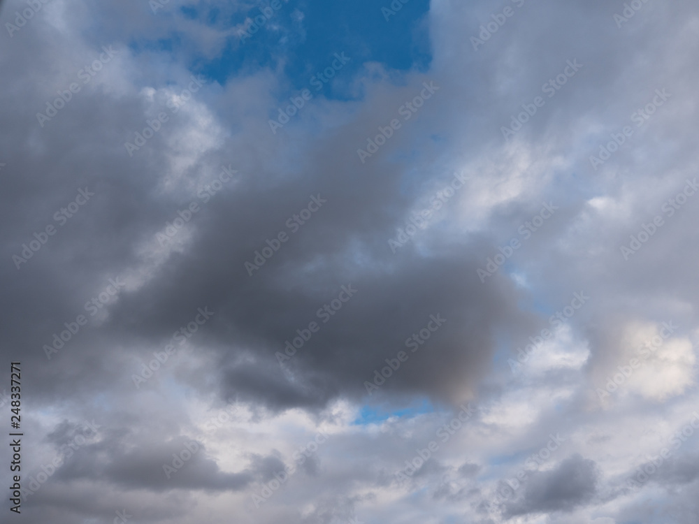 Obraz premium Beautiful white clouds in the blue sky