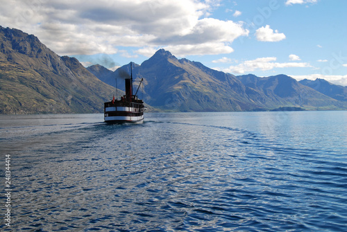 Carta da parati queenstown steamer on Lake
