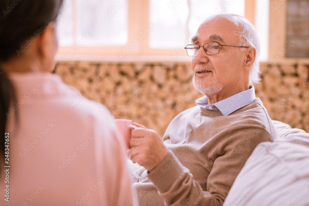 Obraz premium Pleased pensioner spending weekend in warm atmosphere