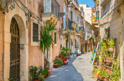 Fototapeta Naklejka Na Ścianę i Meble -  Picturesque street in Ortigia, Siracusa old town, Sicily, southern Italy.